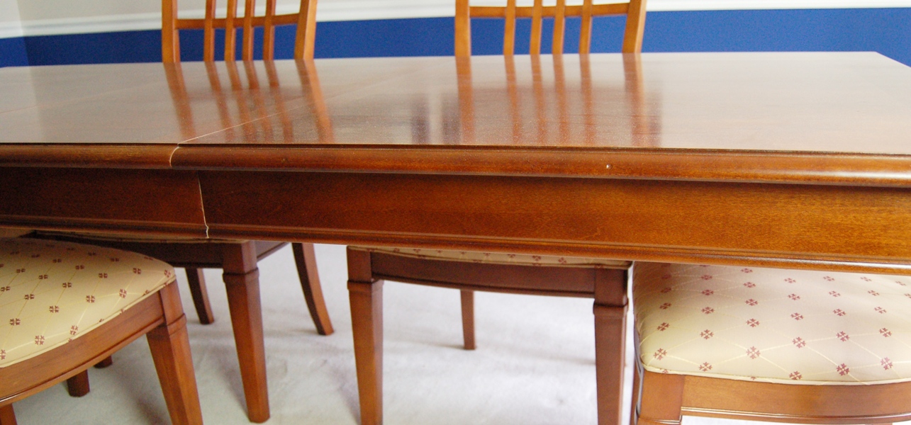 Thomasville Cherry Finish Dining Room Table and Chairs