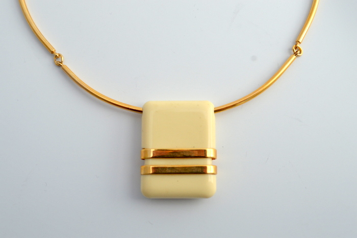 Vintage Gold Tone Necklace and Bracelet