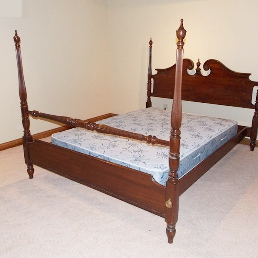 A Lovely Colonial Style Ethan Allen Mahogany Four Poster Queen Size Bed