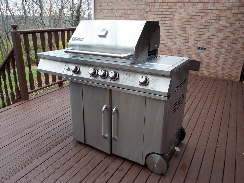 Jenn-Air Propane Gas Grill (Model 720-0336) with a Sports Enthusiast's Cover 