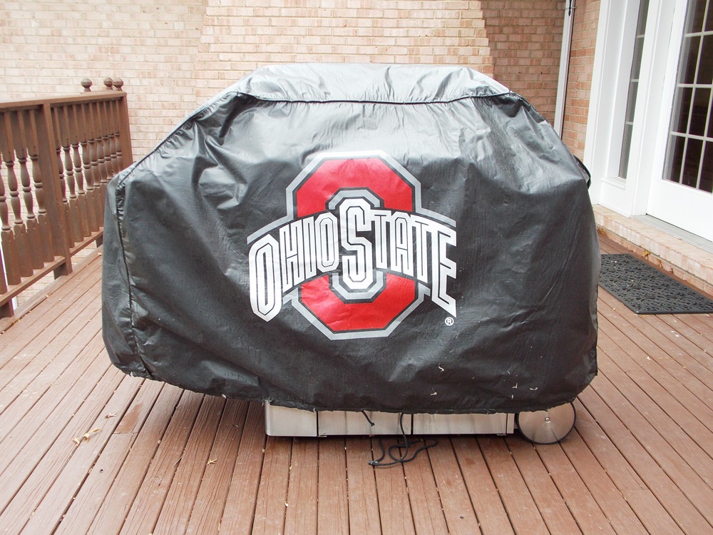 Jenn-Air Propane Gas Grill (Model 720-0336) with a Sports Enthusiast's Cover 