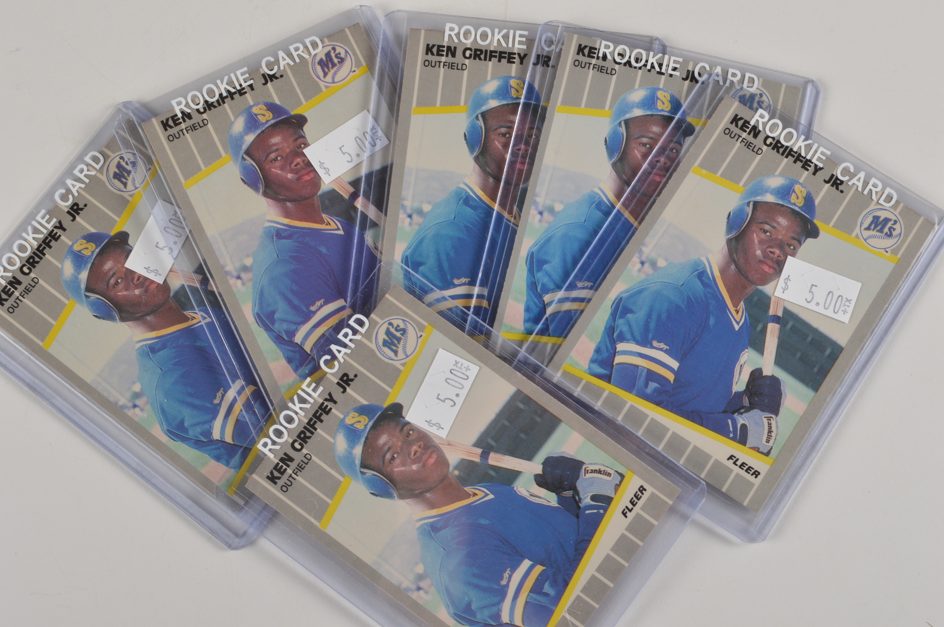 (24) Ken Griffey Jr. "Rookie" Baseball Cards
