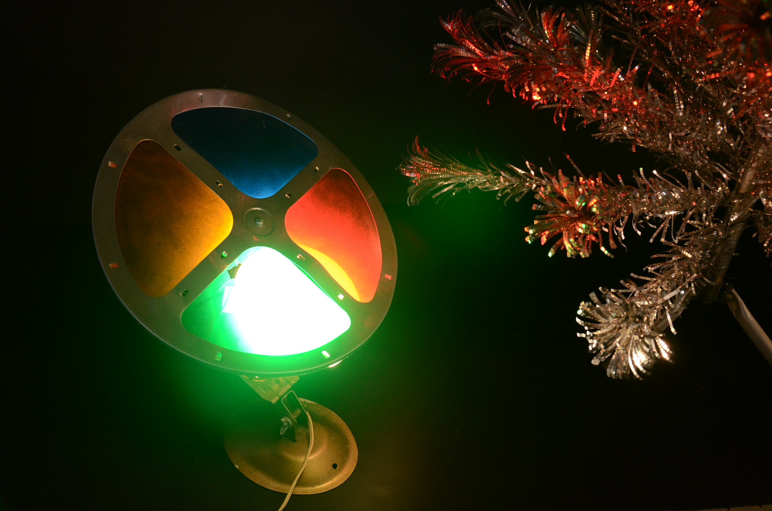 Evergleam Aluminum Christmas Tree With Color Wheel