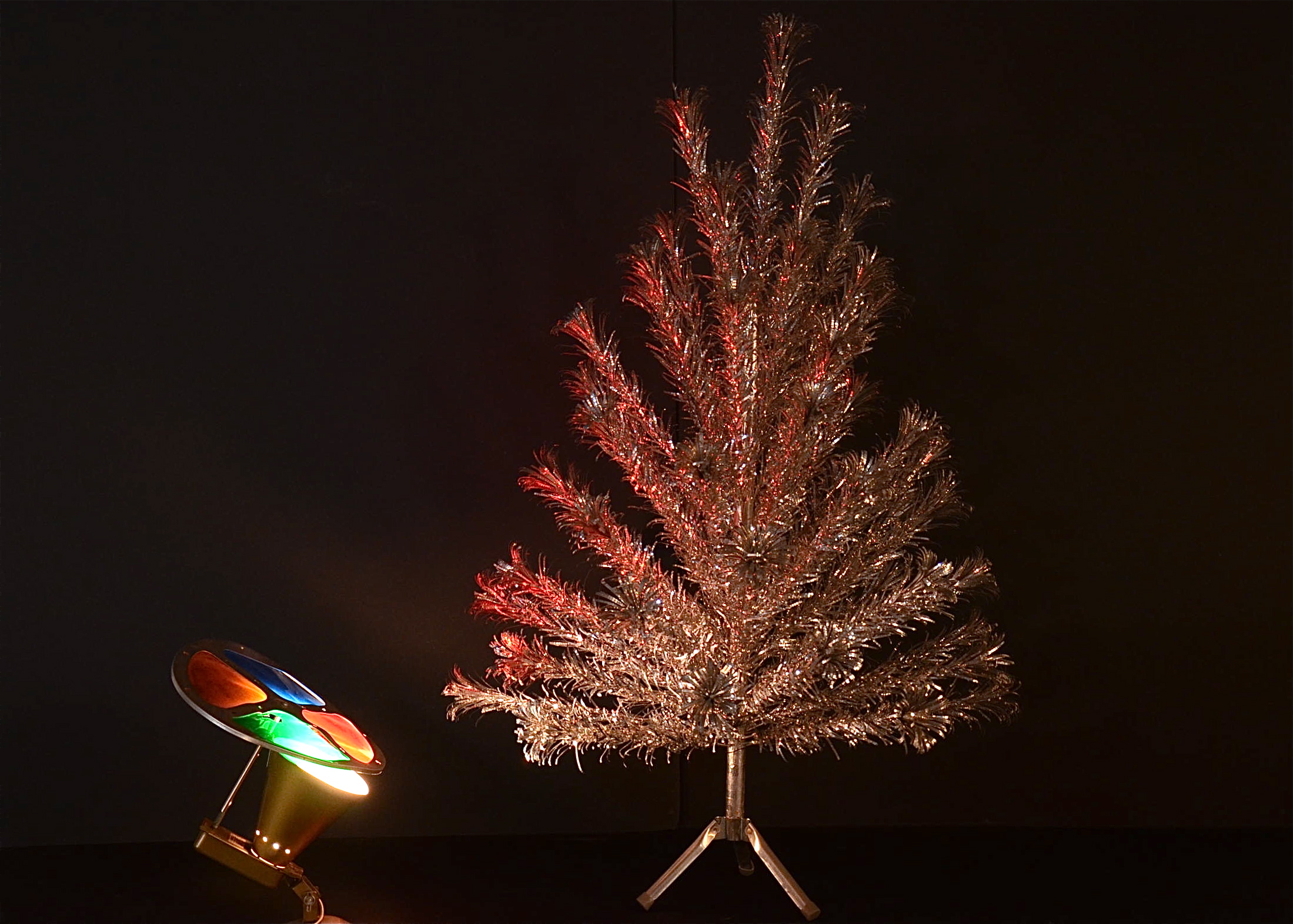 Evergleam Aluminum Christmas Tree With Color Wheel