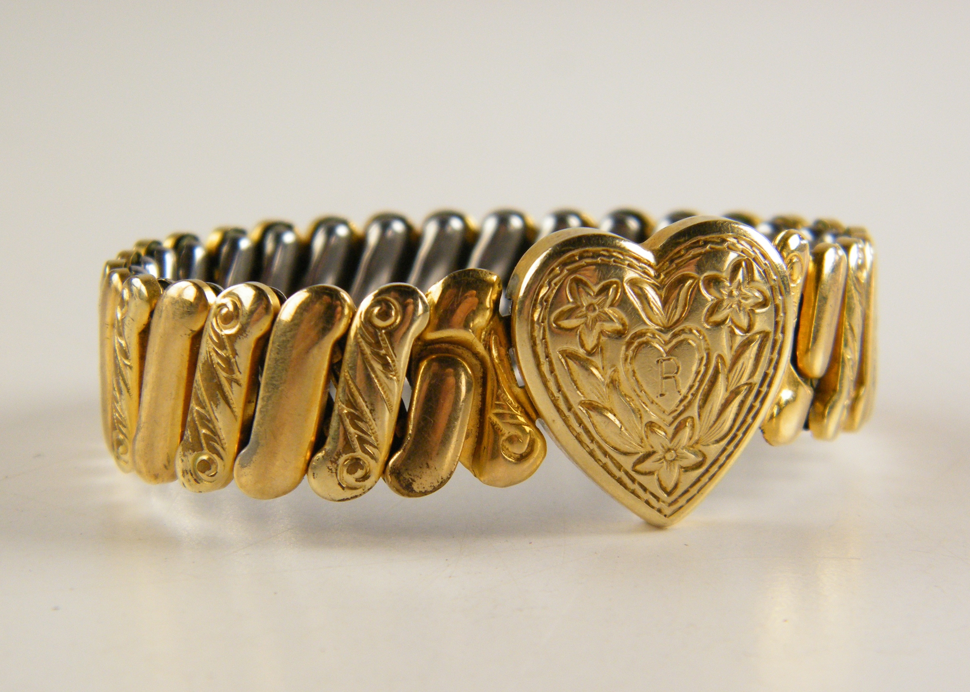 Early 20th Century Bracelet With Chased Heart