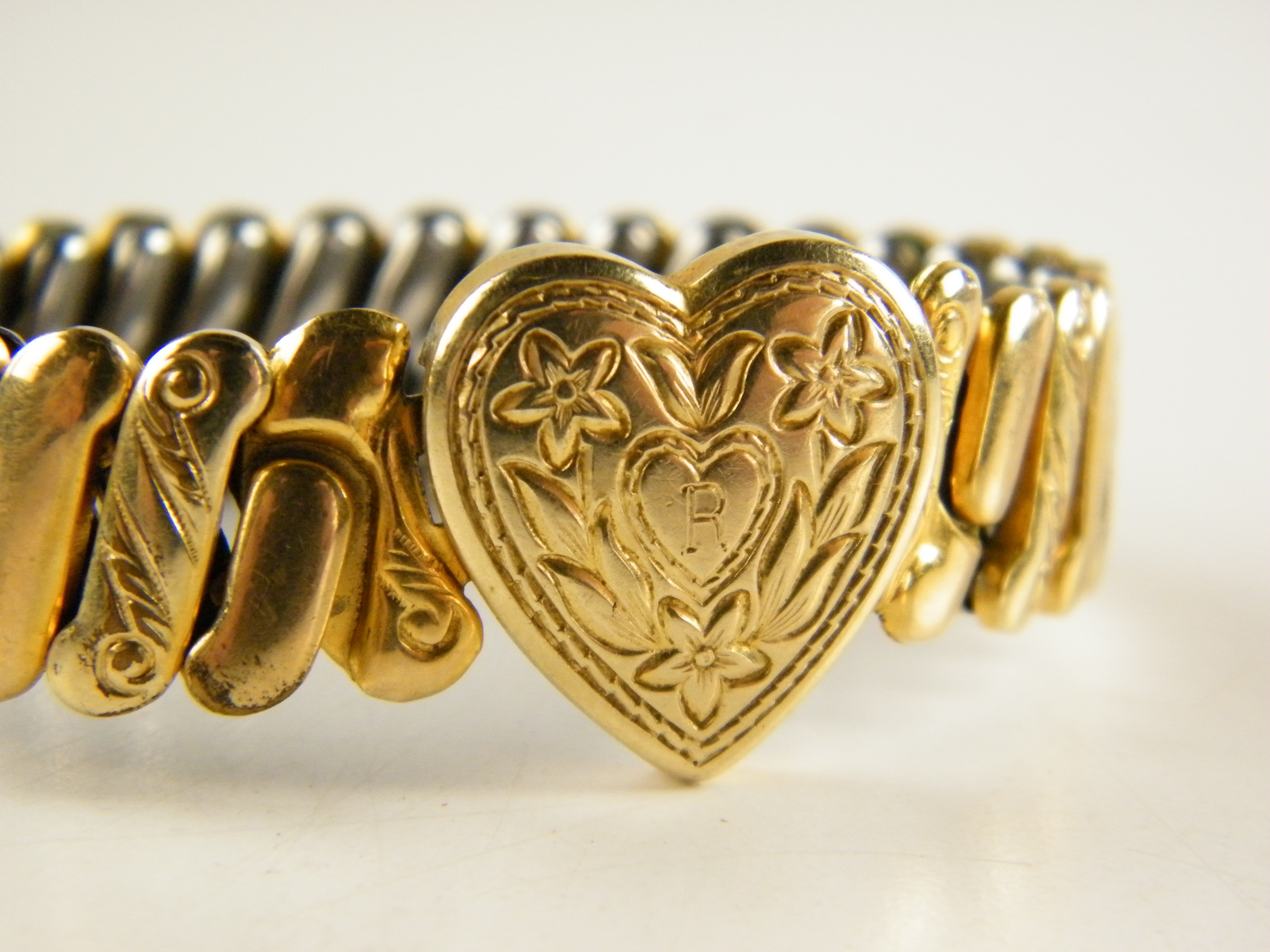 Early 20th Century Bracelet With Chased Heart