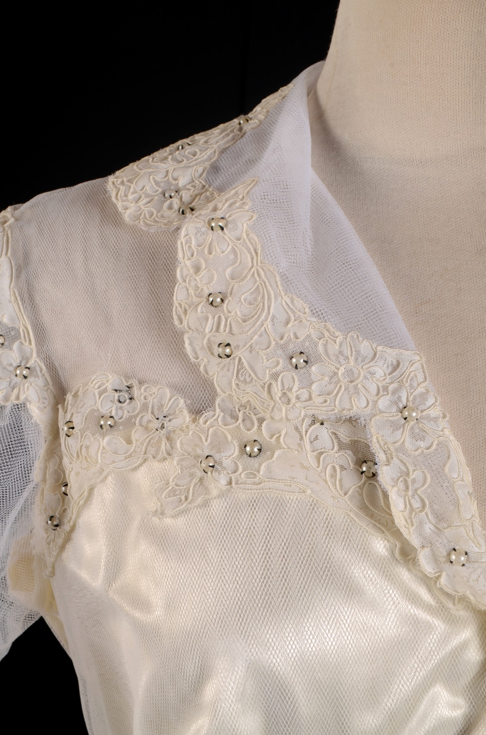 Lovely Vintage Custom-Made Wedding Gown