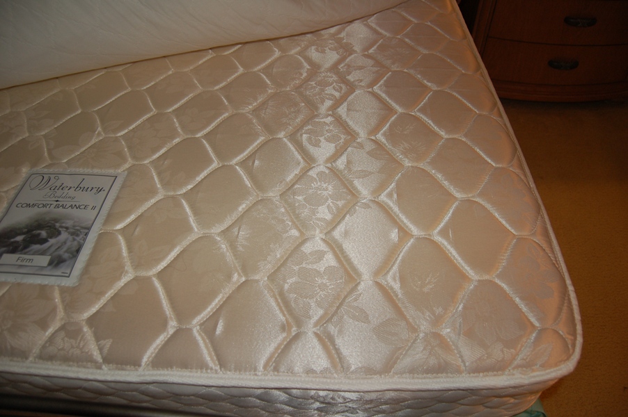 Mattress and Box Springs/ Waterbury Comfort Balance ll