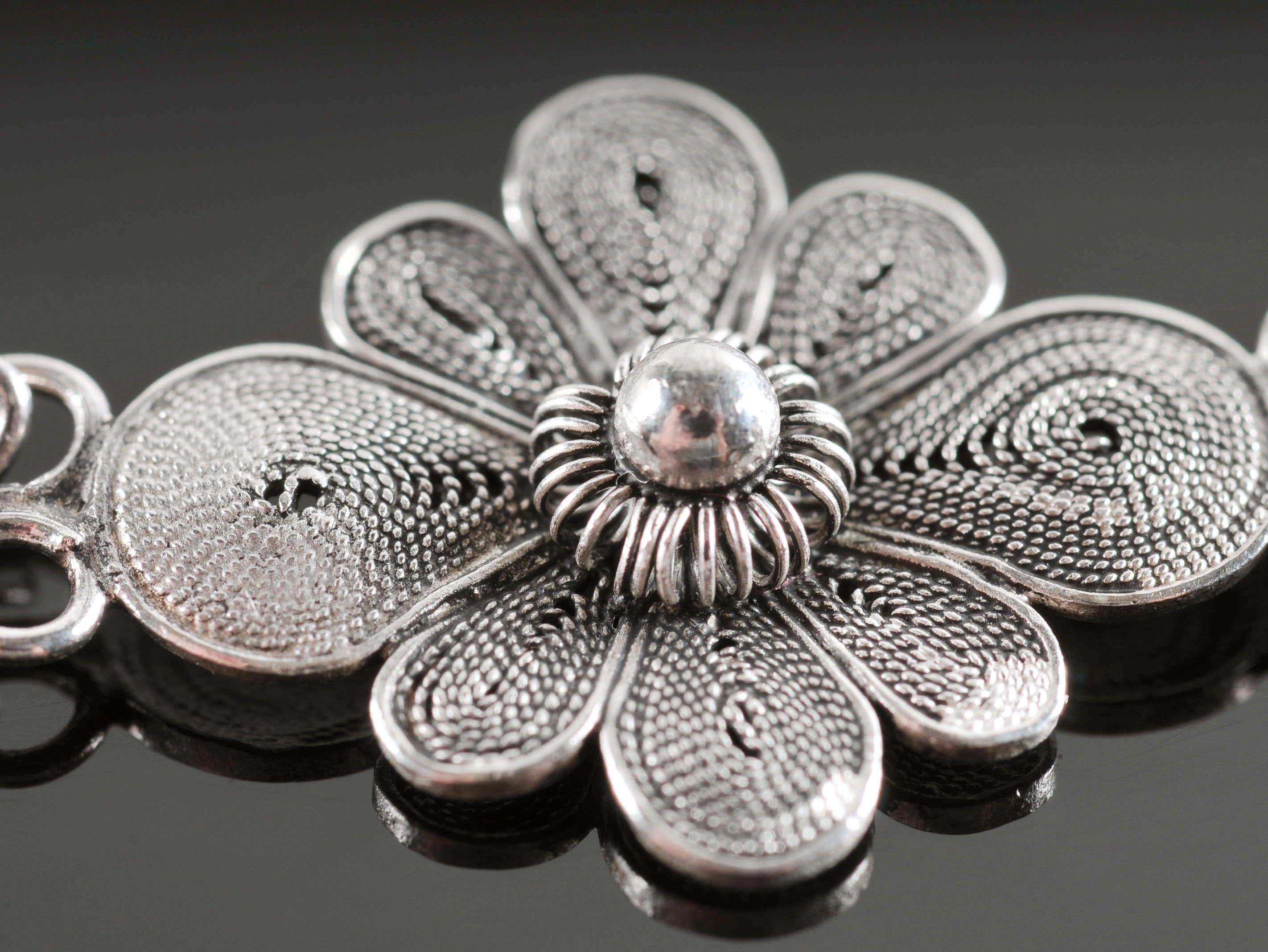 Beautiful Intricate Floral Link Bracelet