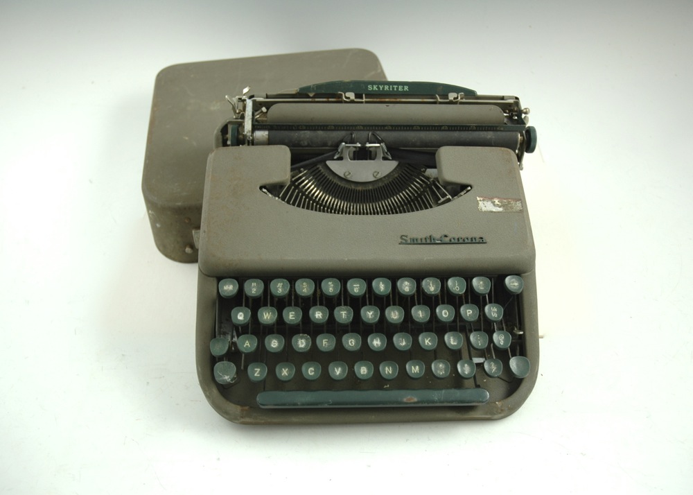 Vintage Smith-Corona 'Skywriter' Manual Typewriter with Case