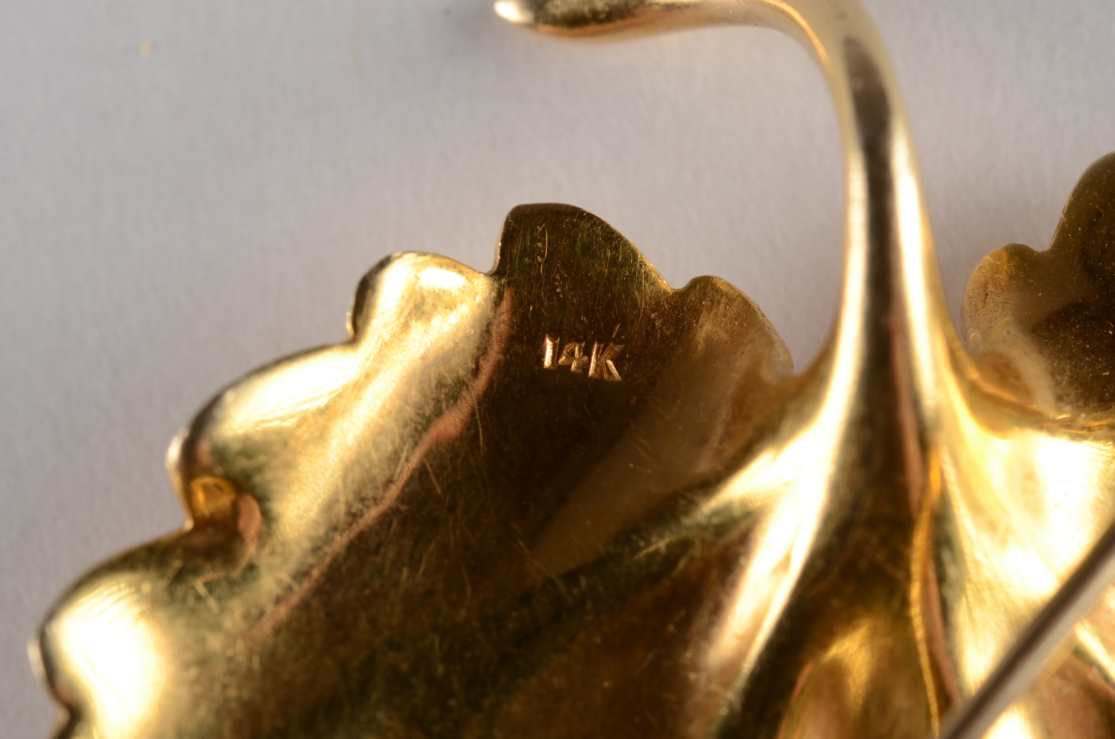  Vintage 14 K Yellow Solid Gold Maple Leaf Brooch (11.9 dwt)