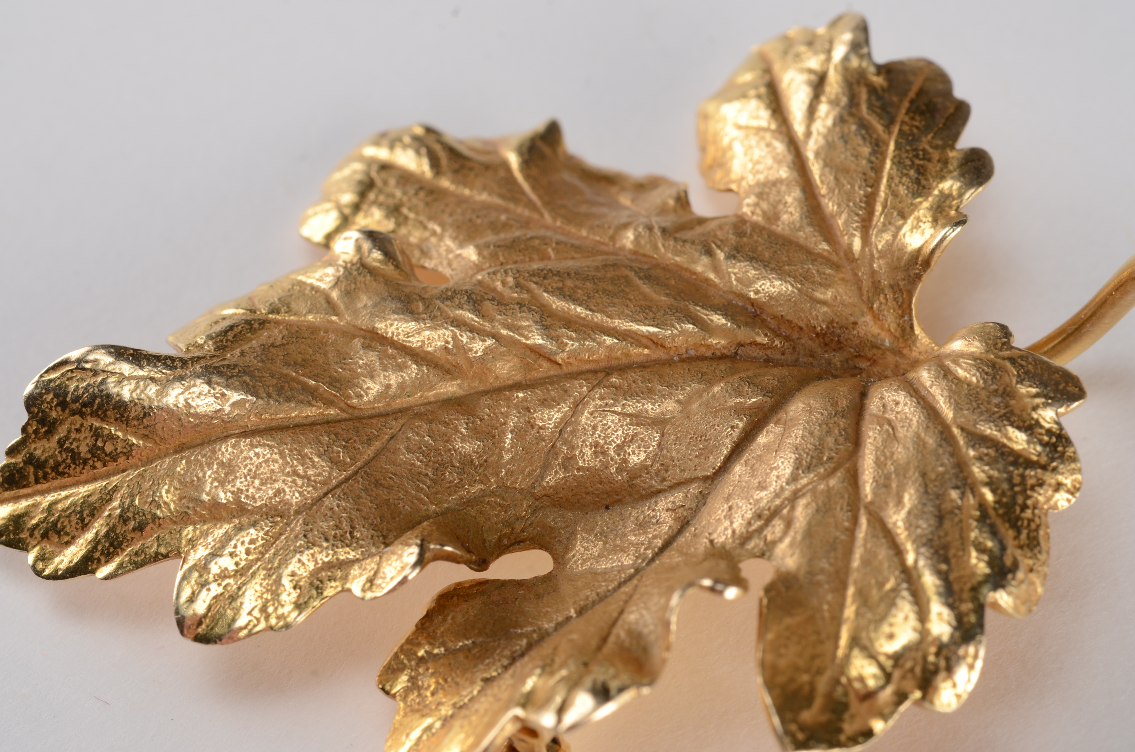  Vintage 14 K Yellow Solid Gold Maple Leaf Brooch (11.9 dwt)