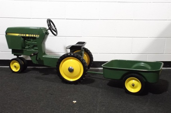 ERTL John Deer Pedal Tractor
