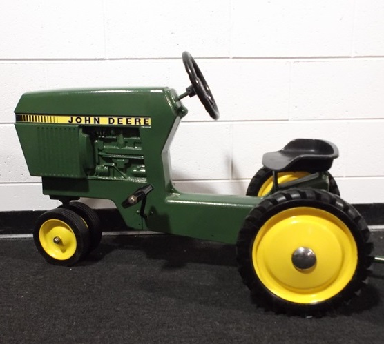 ERTL John Deer Pedal Tractor