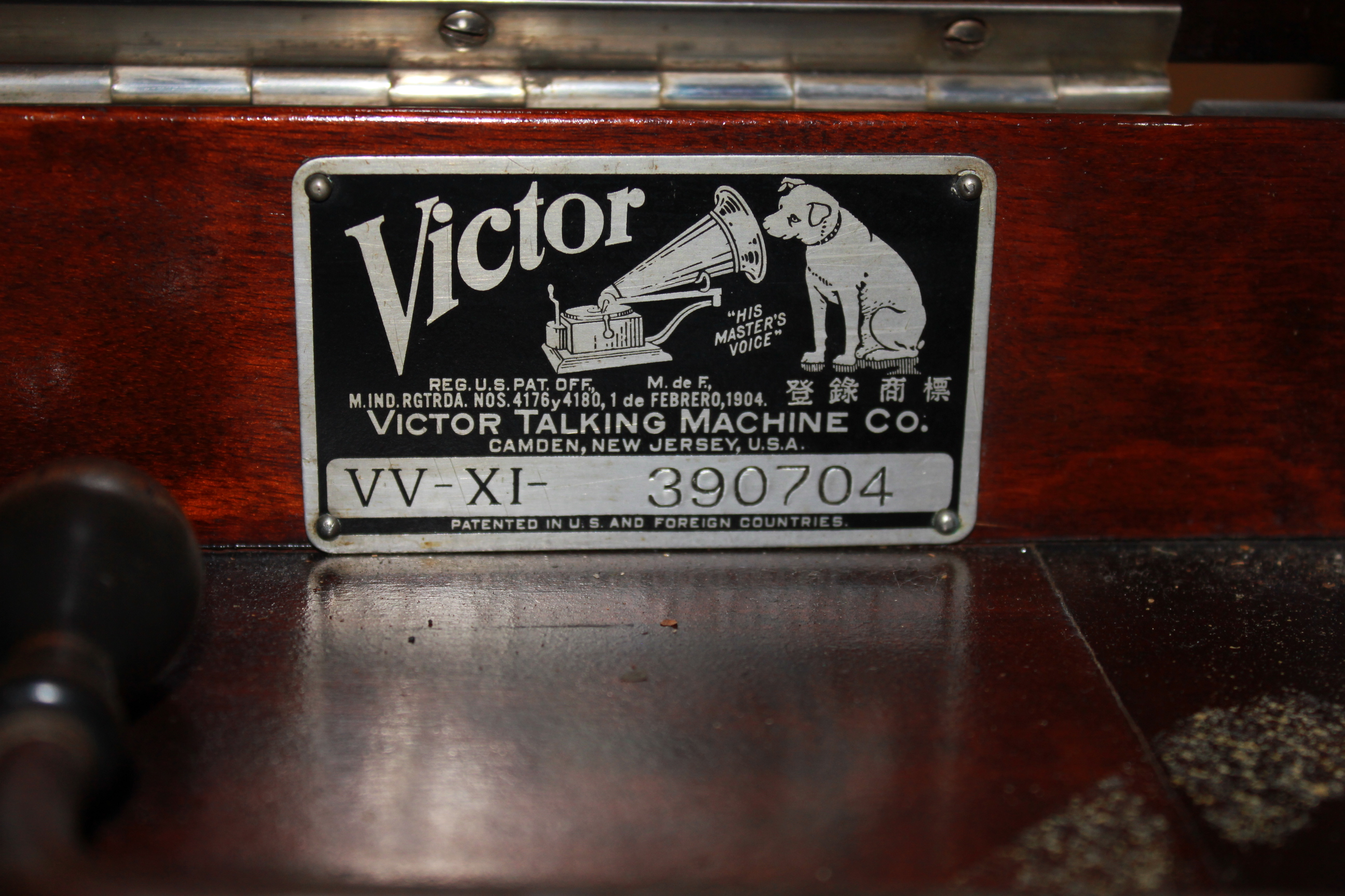 1917 Victrola by Victor Talking Machine with Records 