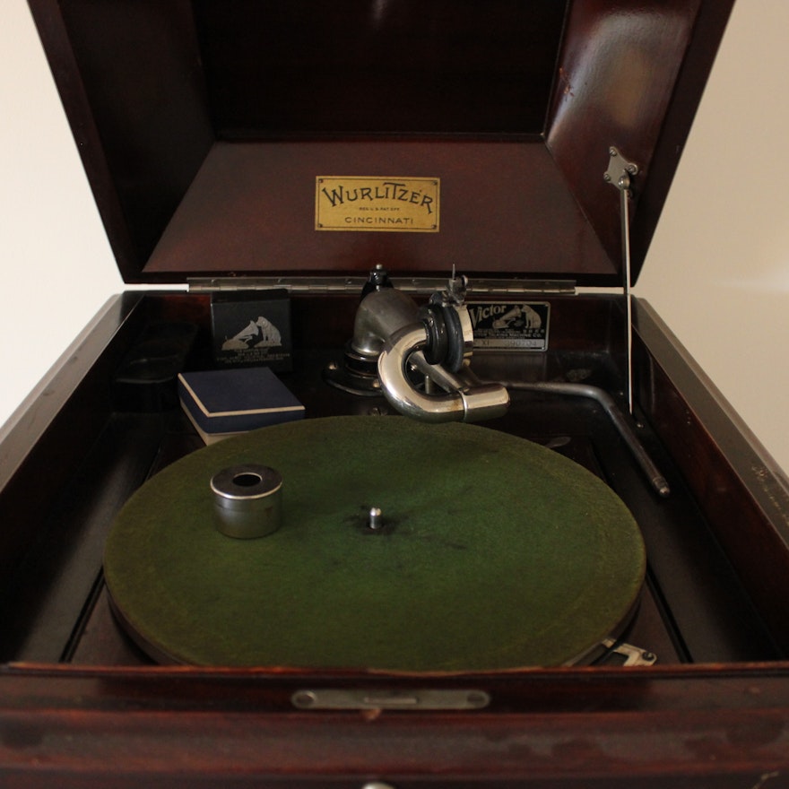 1917 Victrola by Victor Talking Machine with Records 