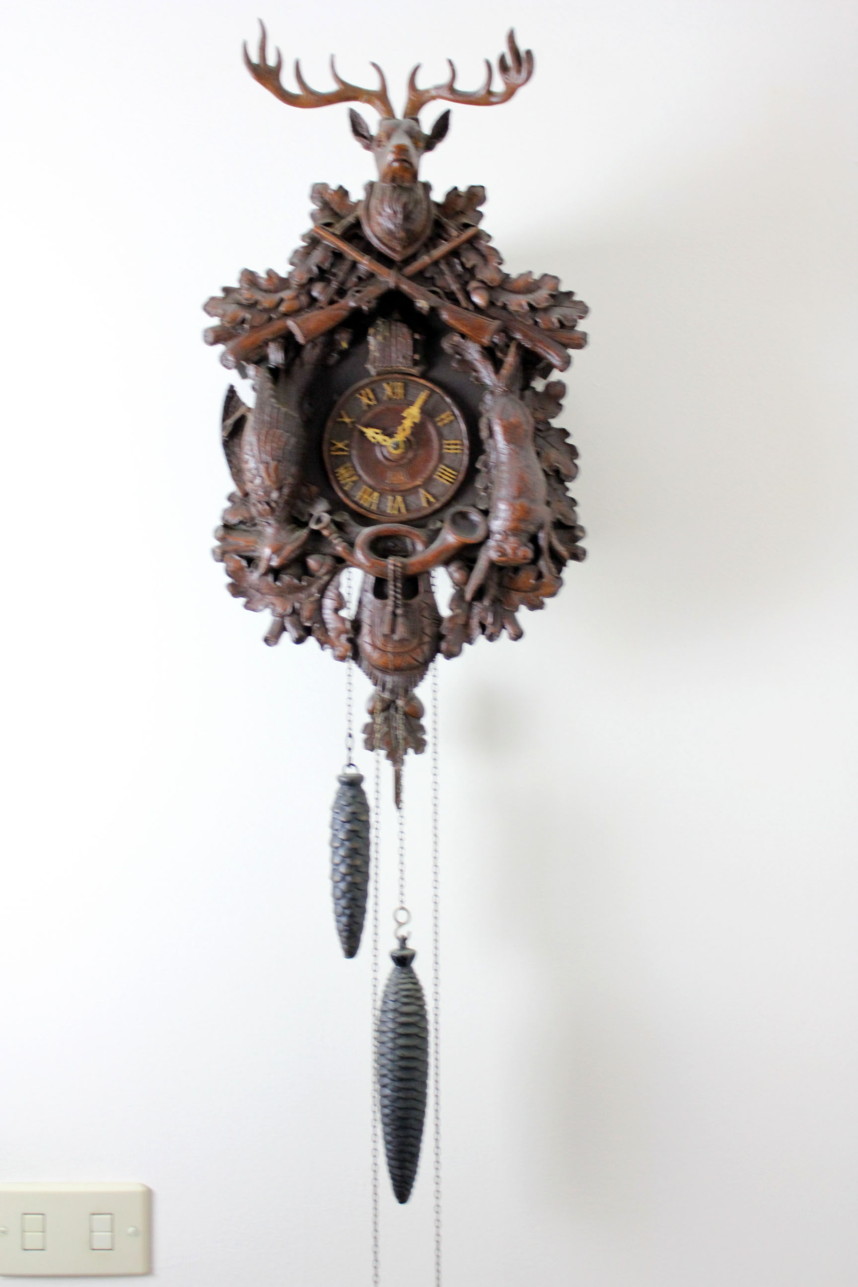 German Black Forest Style Lux USA Hunters Cuckoo Clock