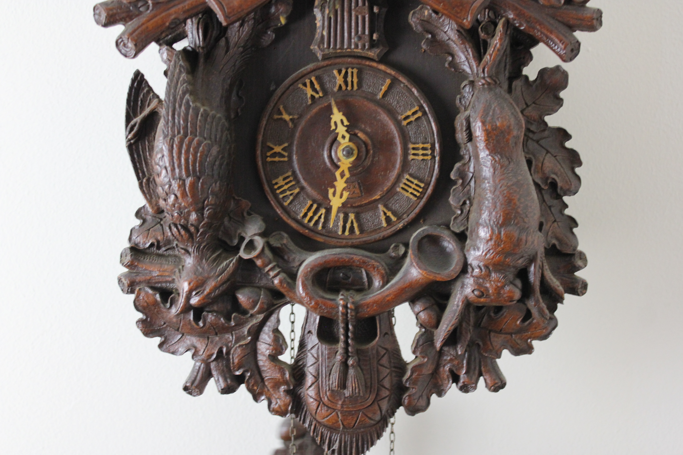 German Black Forest Style Lux USA Hunters Cuckoo Clock