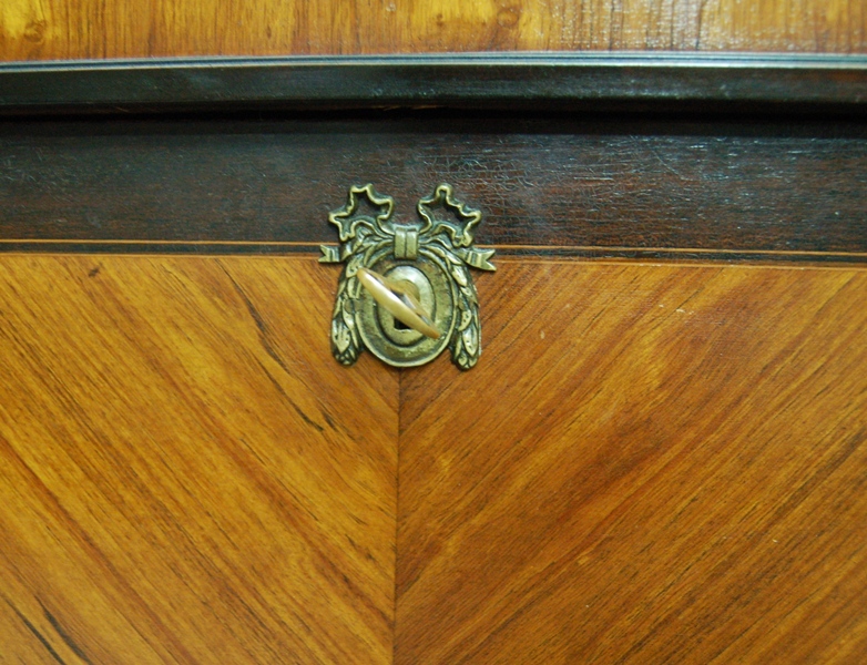 John Widdicomb Men's Dresser