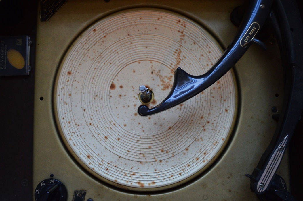 Vintage Magnavox Console Stereo Turntable