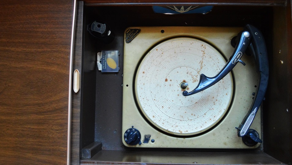 Vintage Magnavox Console Stereo Turntable