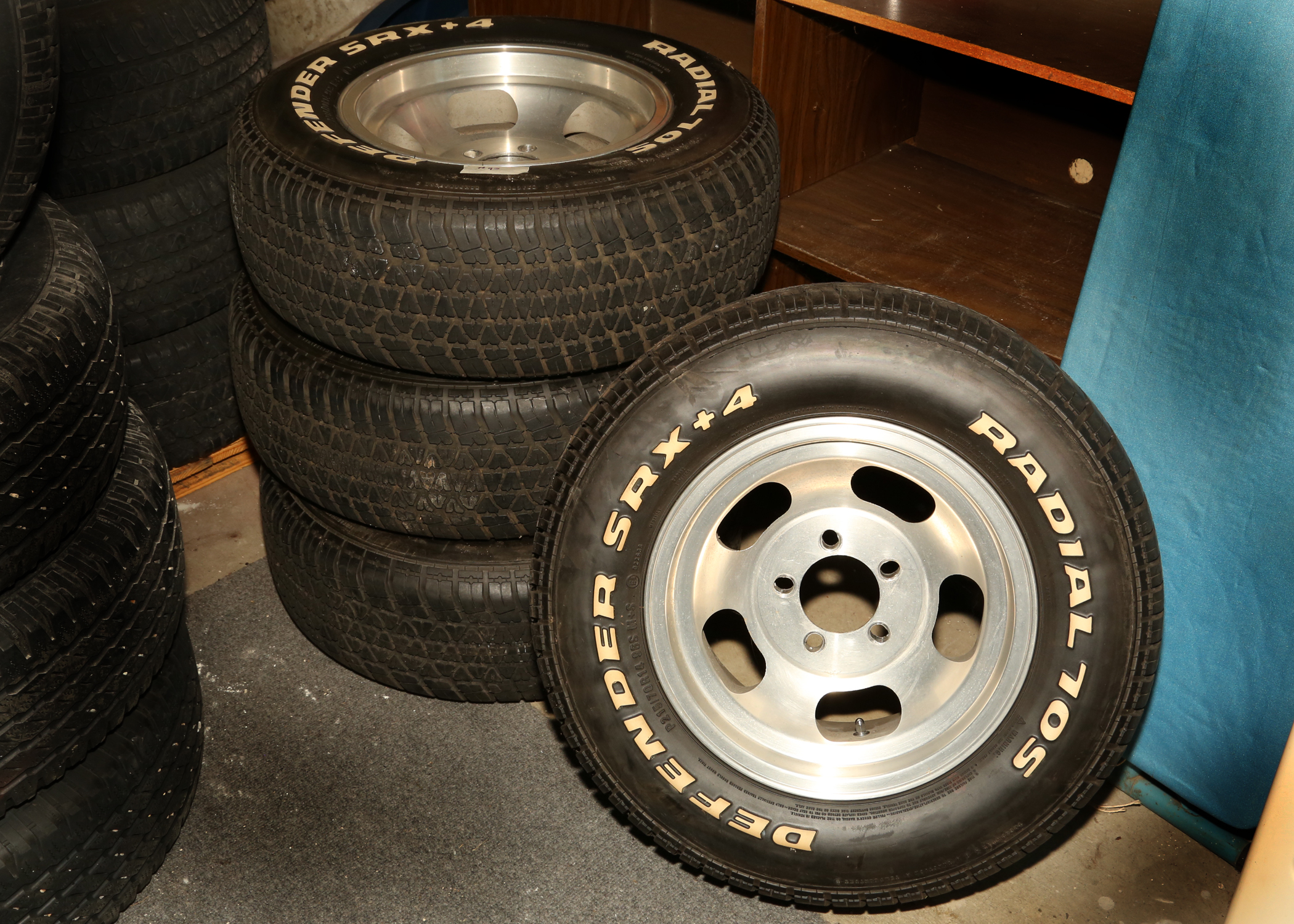 Set of Four Aluminum Rims with Defender SRX+4 Tires