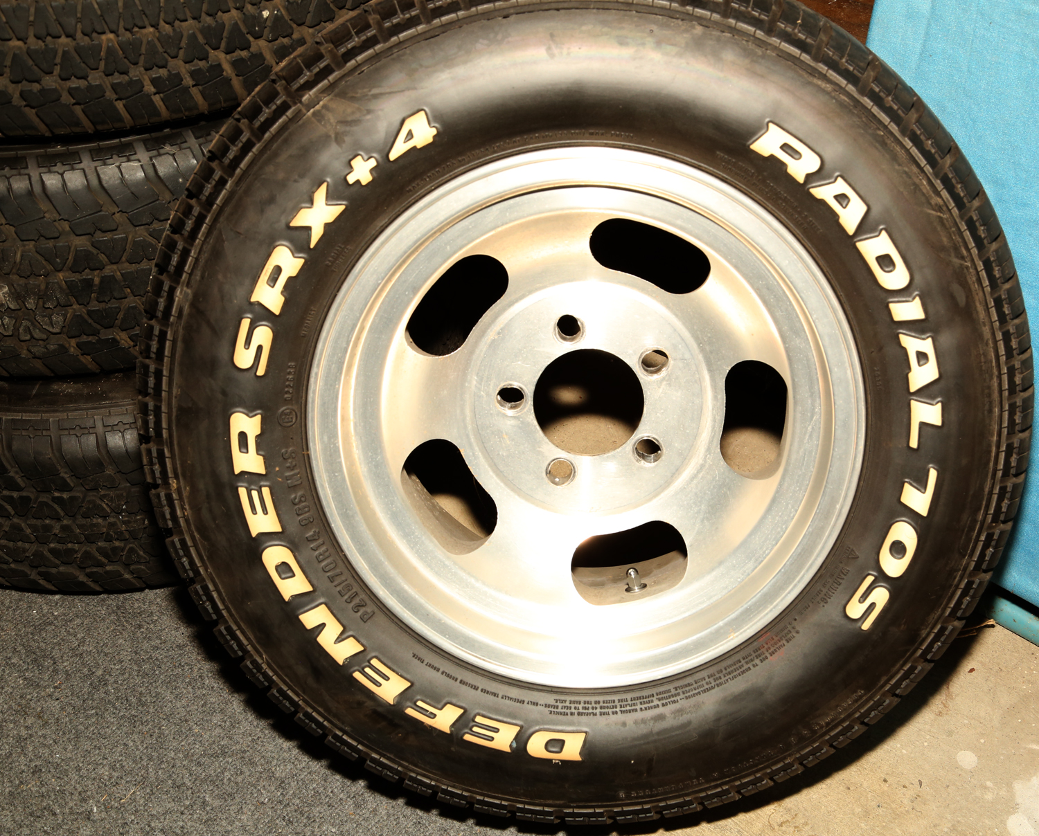 Set of Four Aluminum Rims with Defender SRX+4 Tires