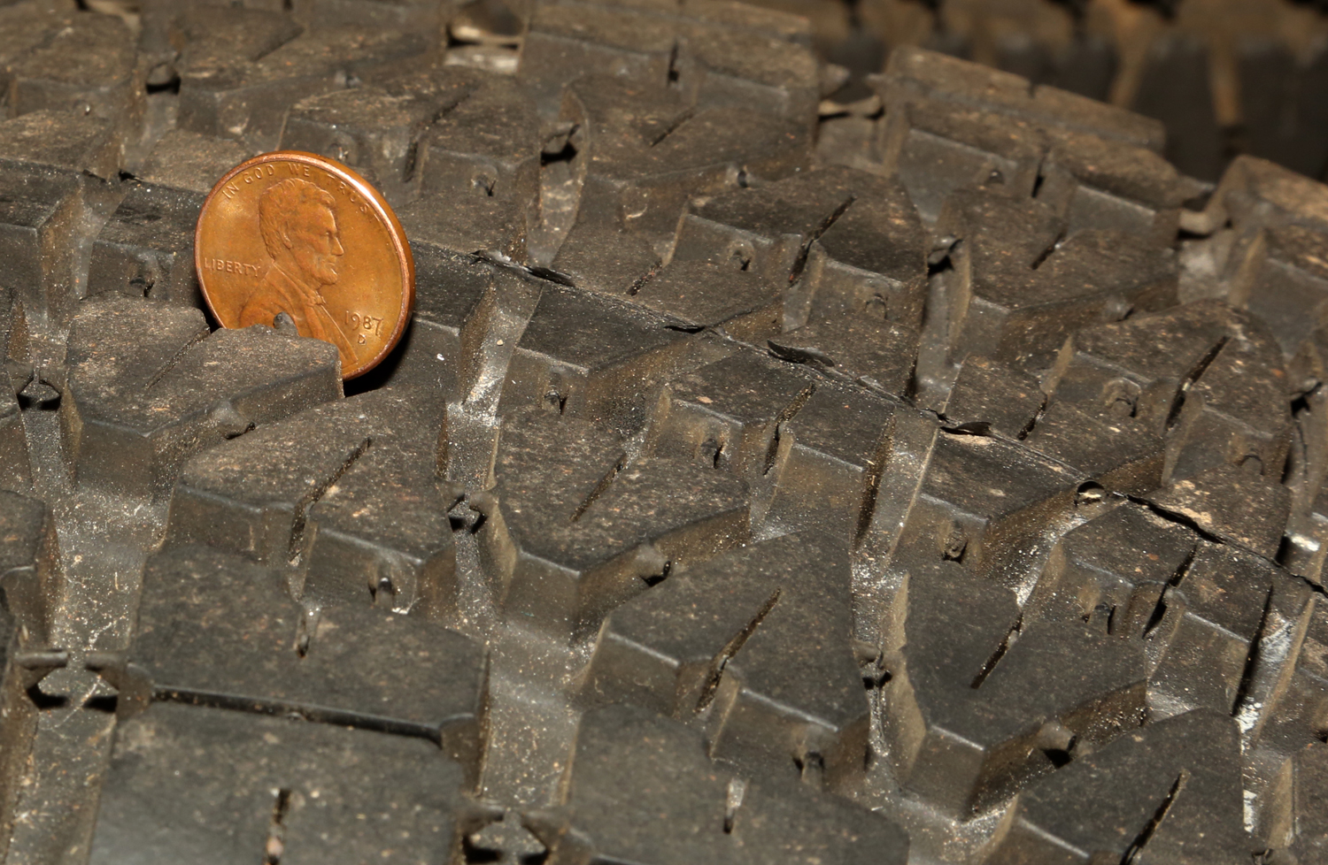 Set of Four Aluminum Rims with Defender SRX+4 Tires