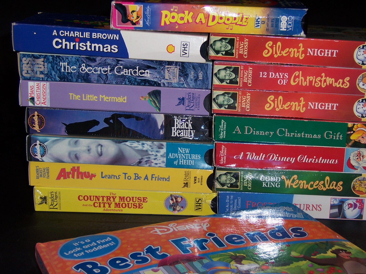 Kids VHS Tapes Include Disney, Charlie Brown, Babe and More