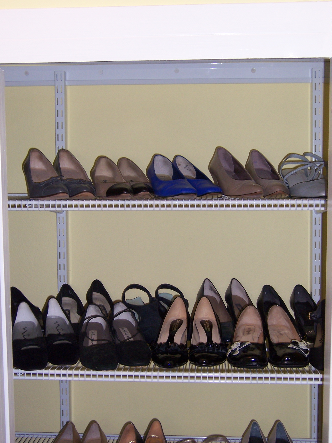 25 Pumps Include Evan Picone, Nina, Naturalizer, Clarks and More