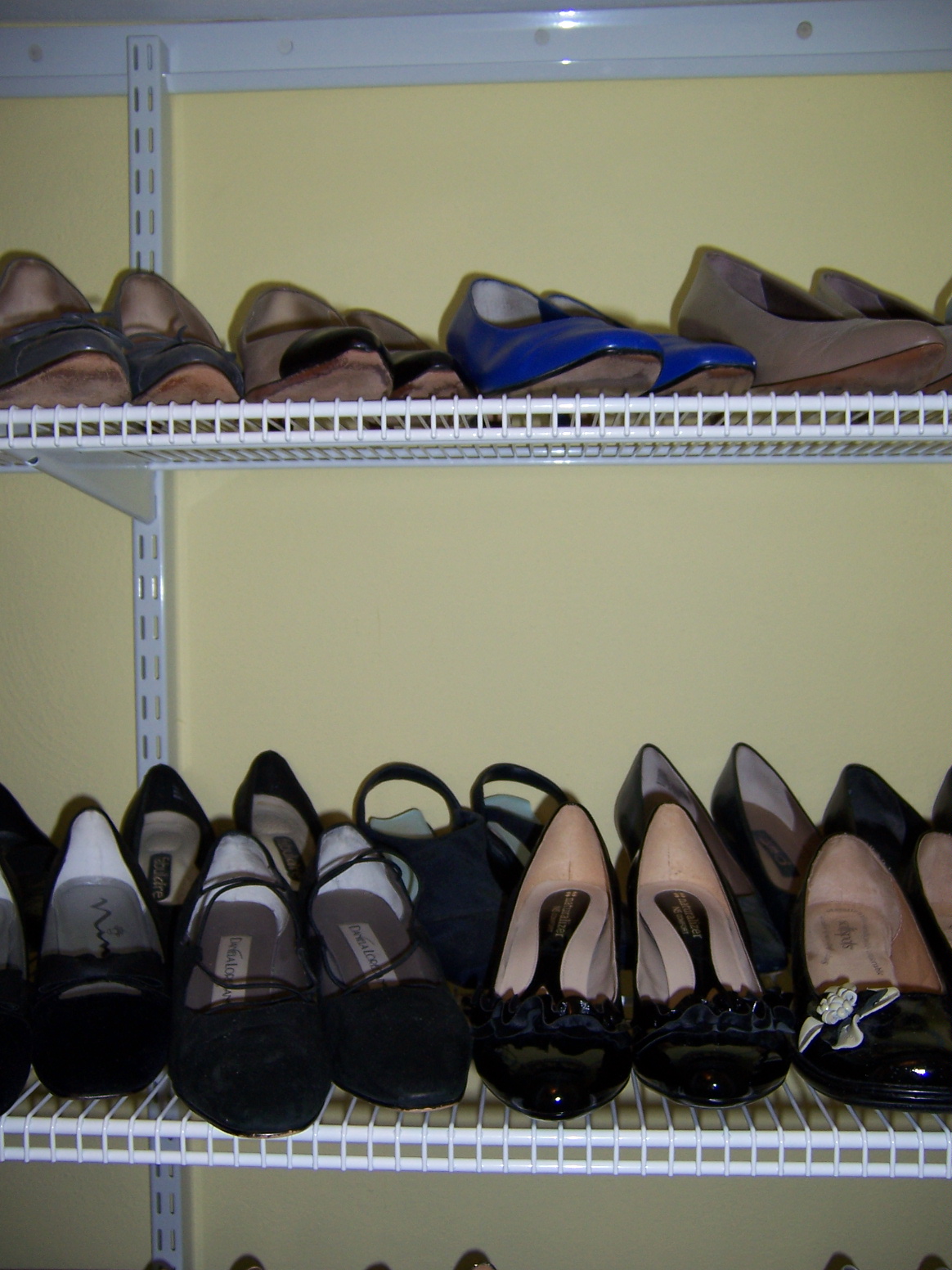 25 Pumps Include Evan Picone, Nina, Naturalizer, Clarks and More