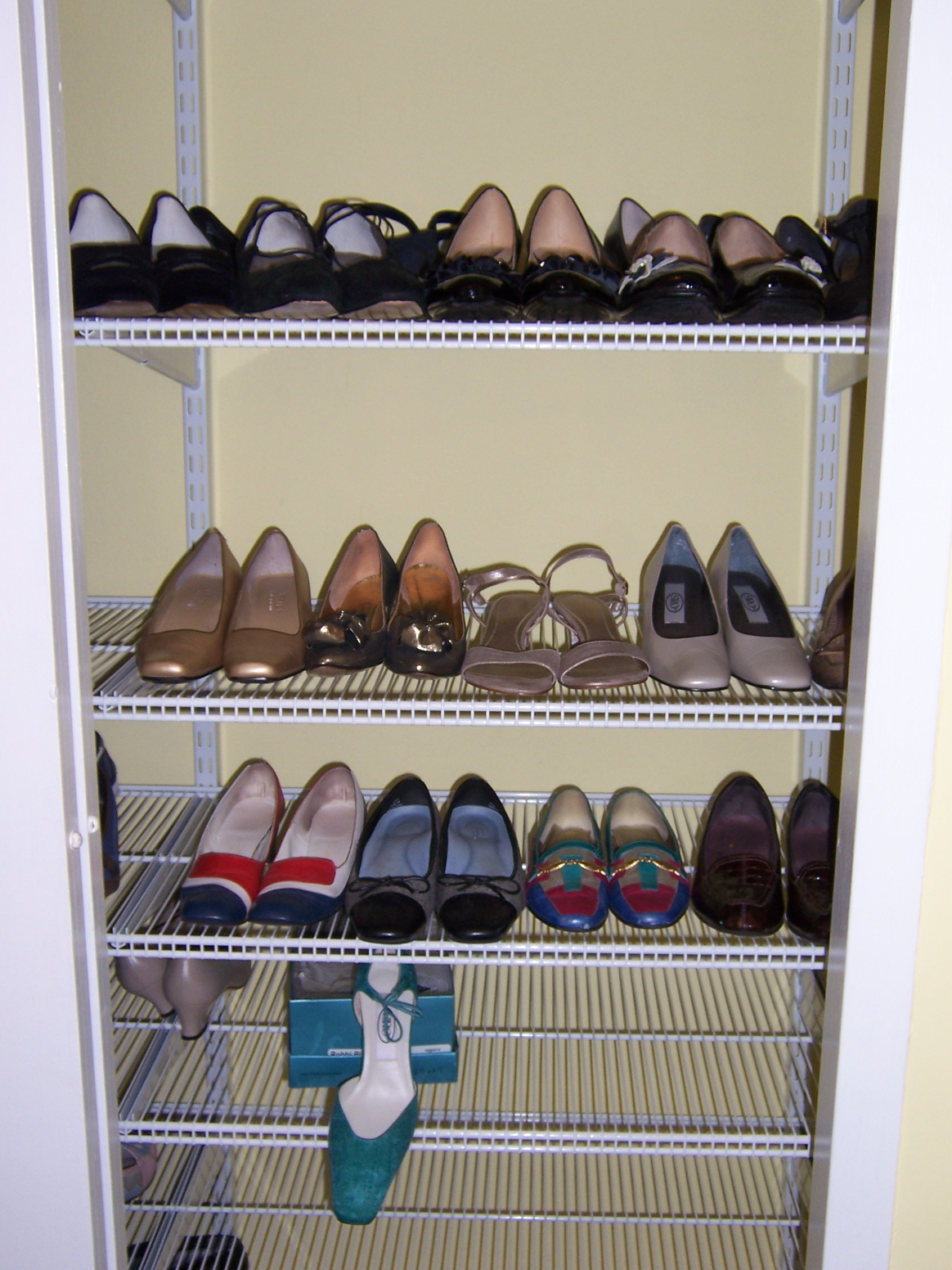 25 Pumps Include Evan Picone, Nina, Naturalizer, Clarks and More