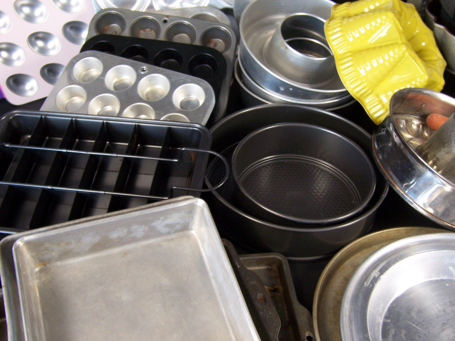 Vintage and Newer Bakeware Lot