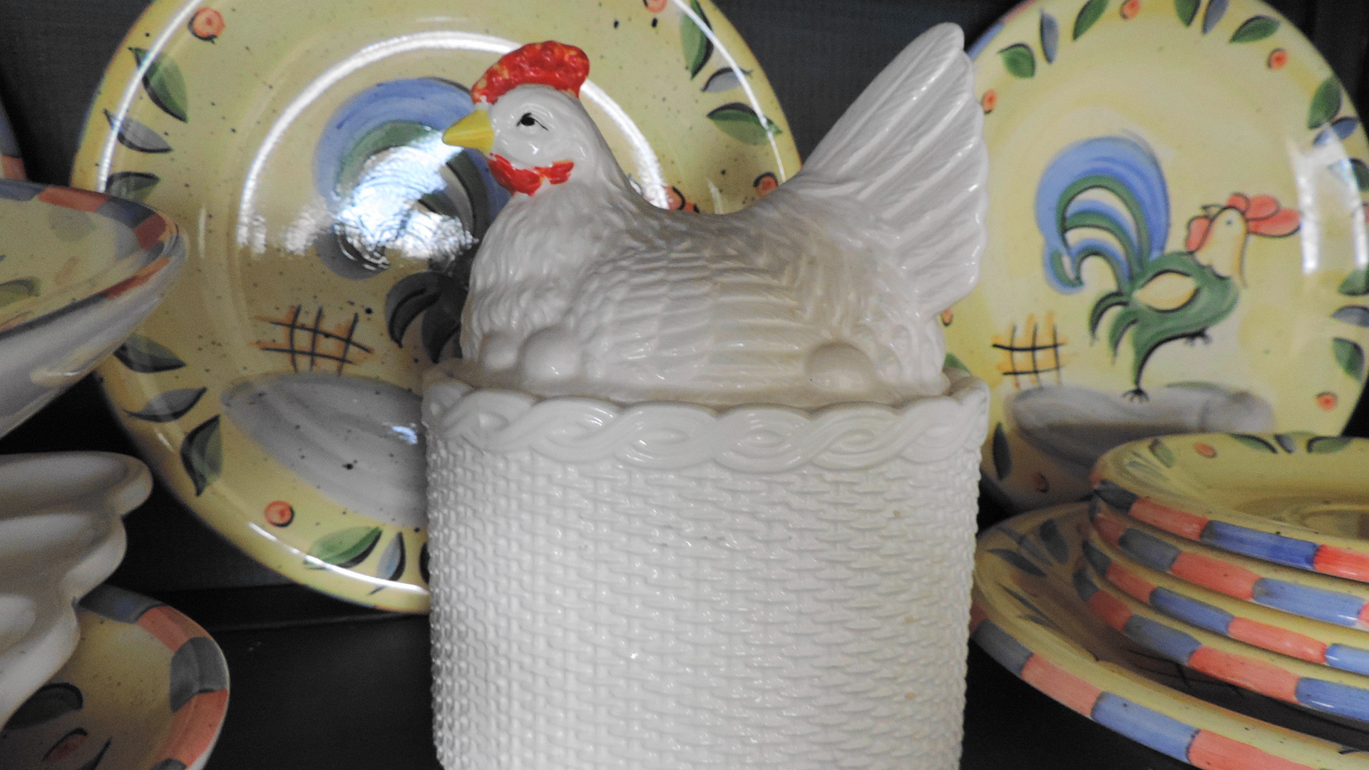 Rooster-Themed Dinnerware and Serving Pieces