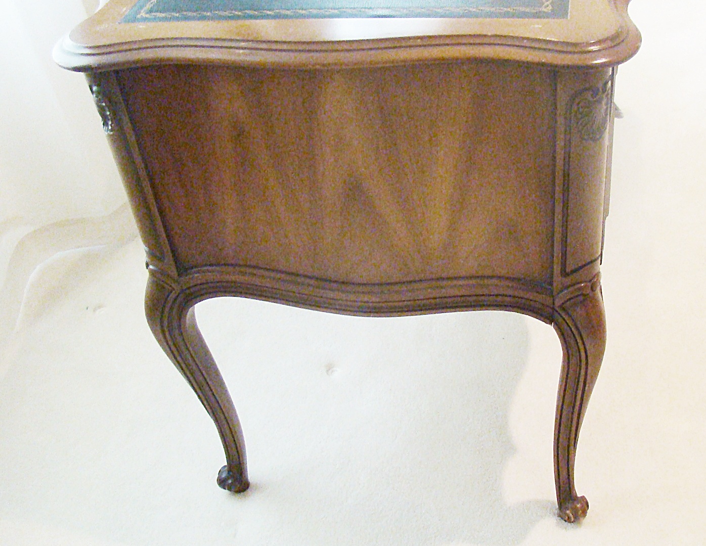 Broyhill Maison De Ville Writing Desk and Chair