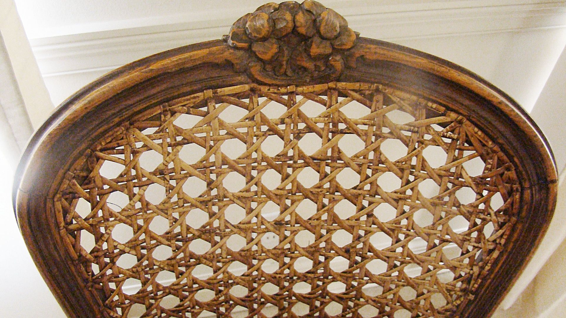 Broyhill Maison De Ville Writing Desk and Chair