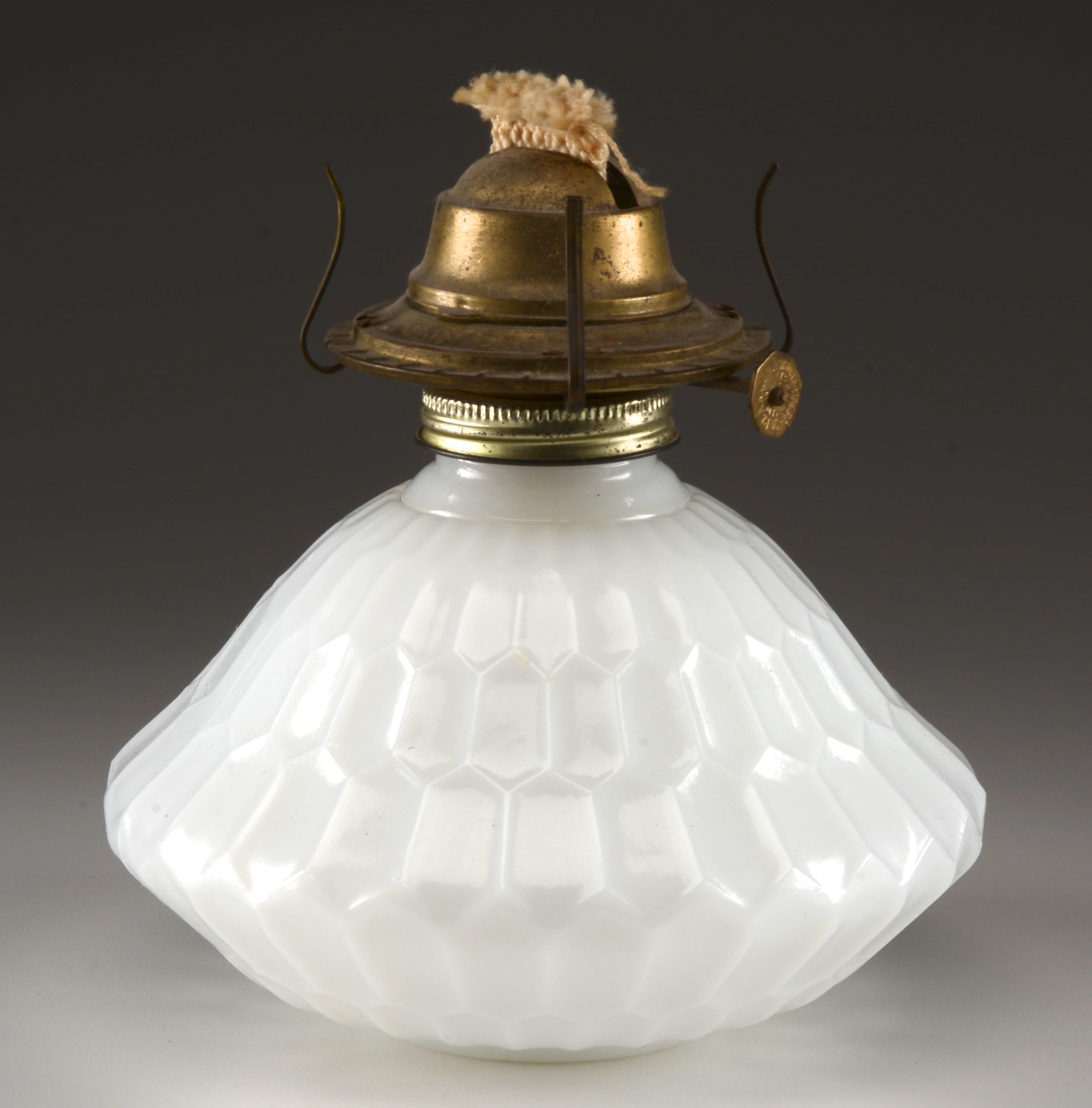 Vintage Eagle P&A Dorset Milk Glass Oil Lamp