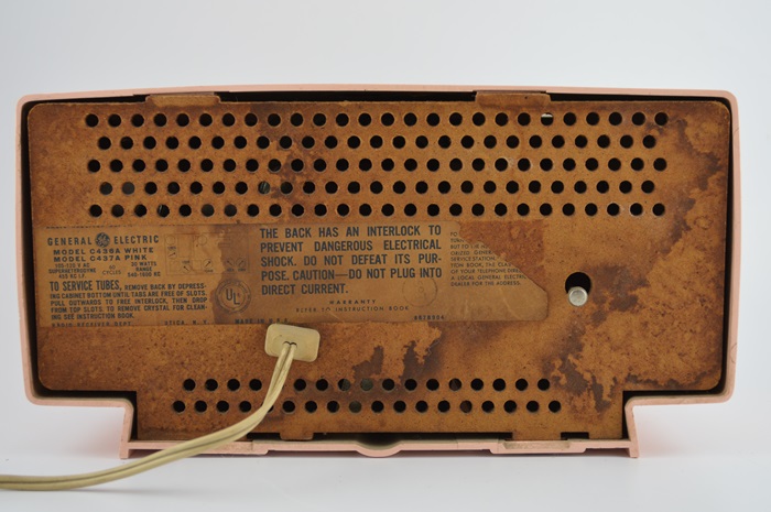 Vintage 1960 General Electric C437A PINK RETRO Tube AM Radio Alarm Clock