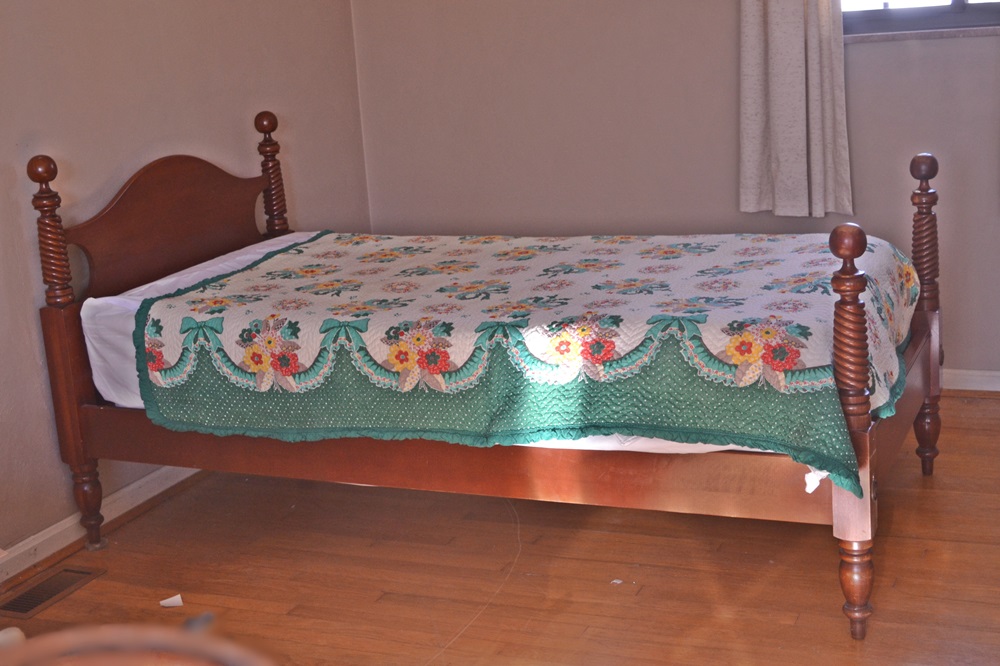 Vintage Twin Size Cannon Ball Bed