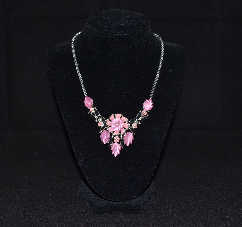 Beautiful Vintage Pink and Black Costume Jewelry Necklace