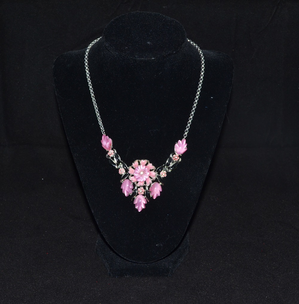 Beautiful Vintage Pink and Black Costume Jewelry Necklace
