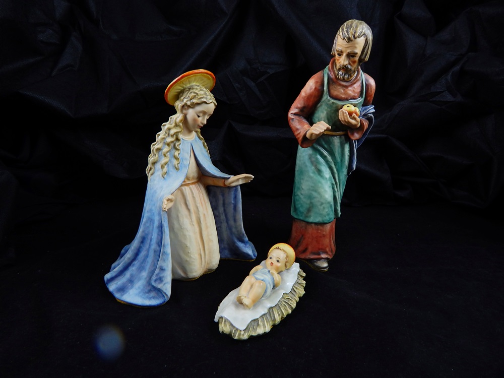 Large Hummel 1968 Nativity Set
