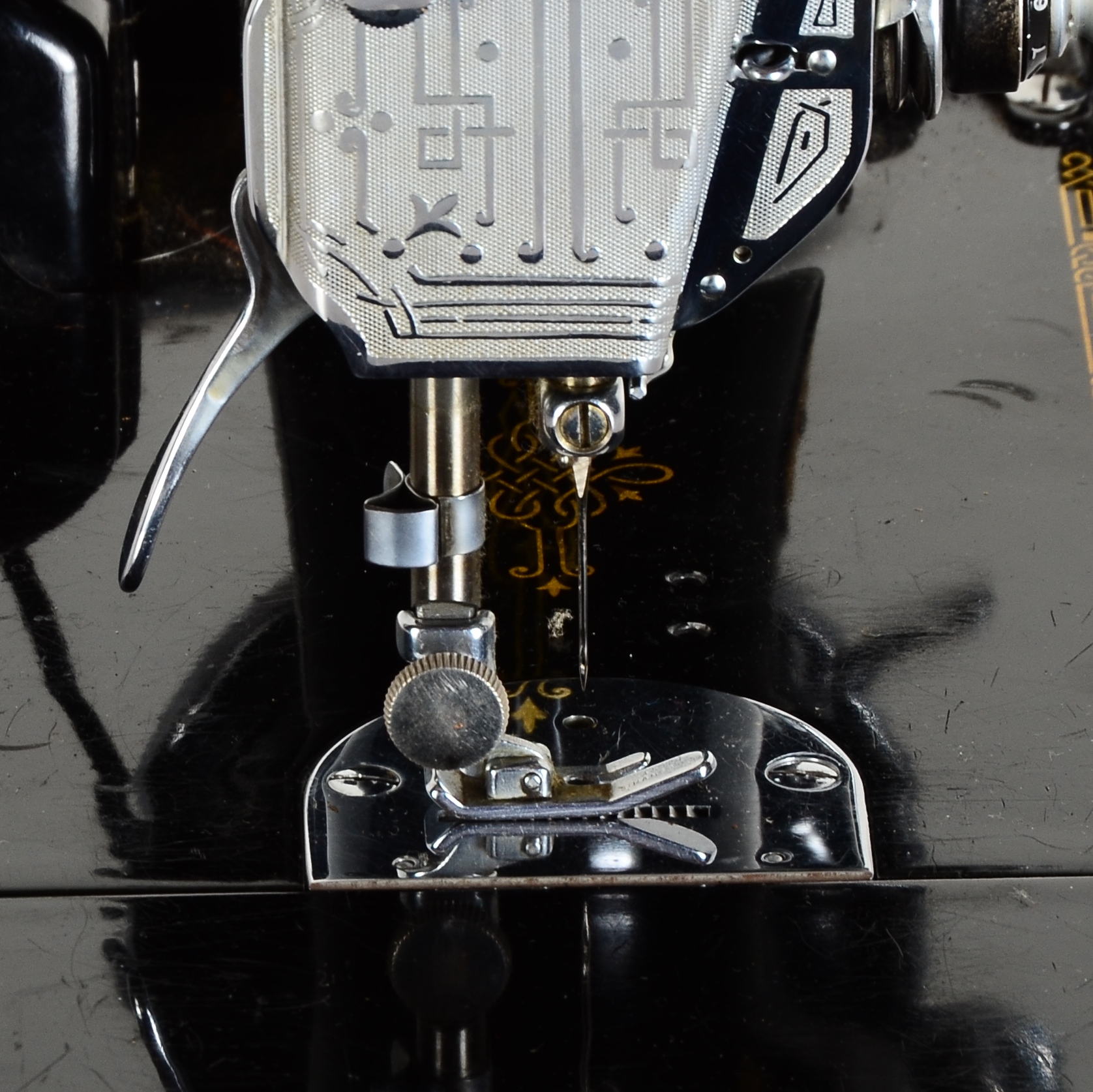 Circa 1938 Singer Featherweight Sewing Machine and Case