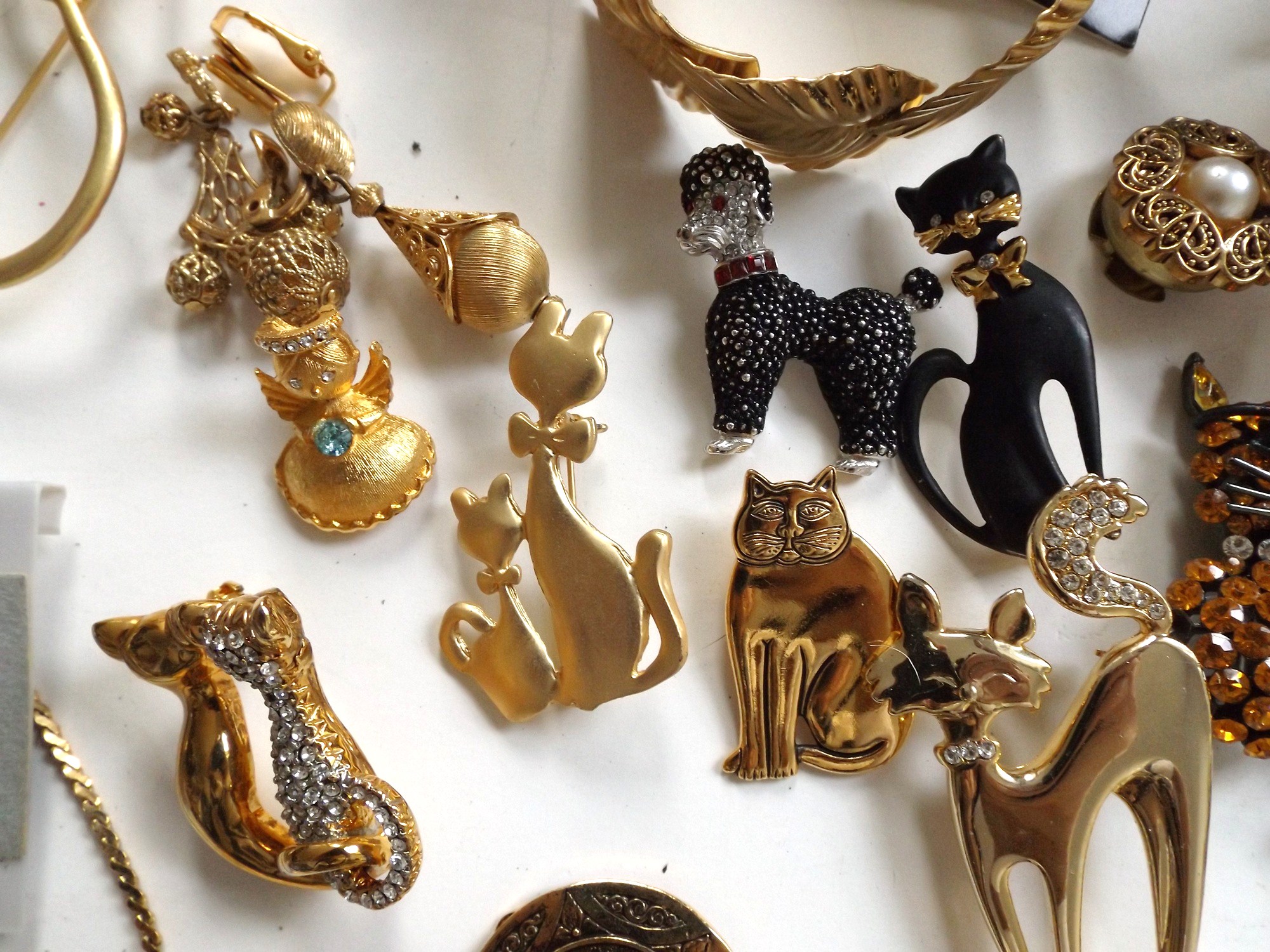 Goldtone Coin, Cat, Wire Jewelry and Accessories