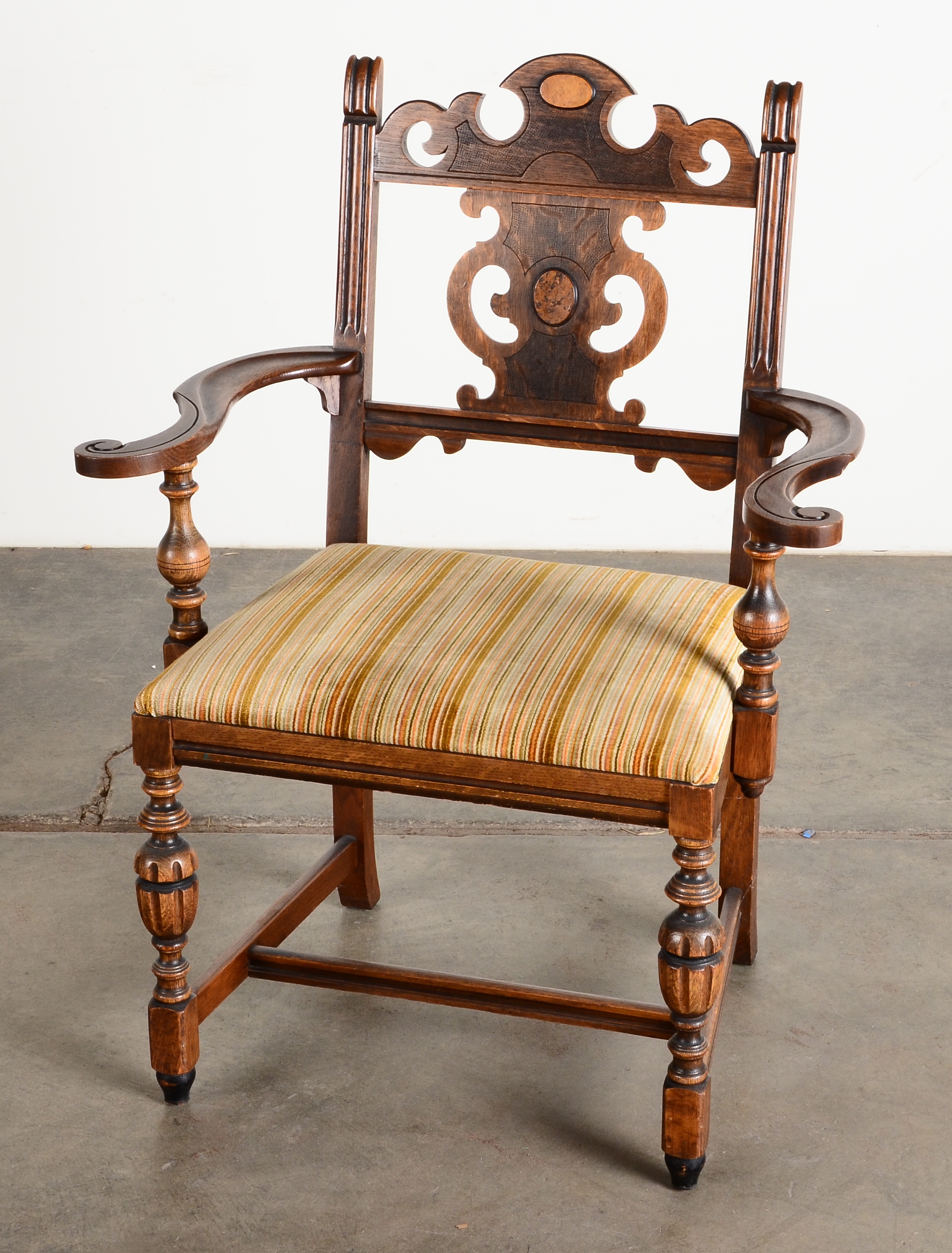 Berkey & Gay Dining Room Table and Chairs