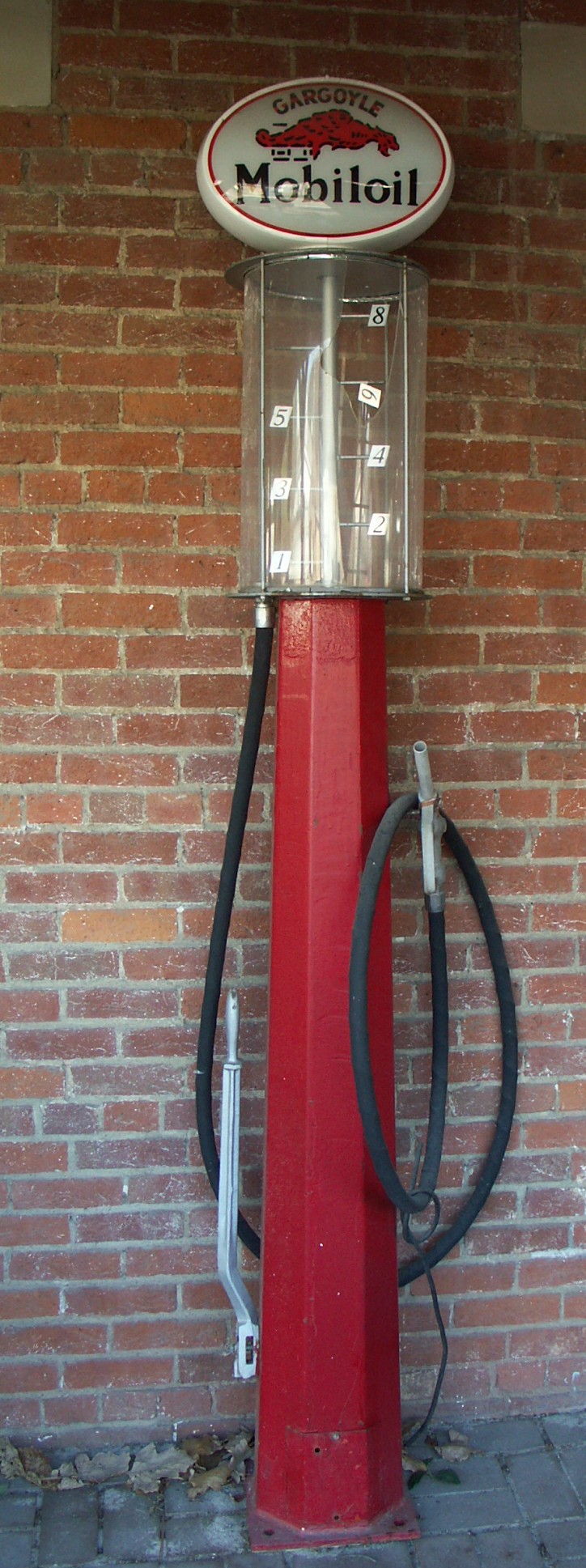 Early 1930s/40s Gargoyle Mobiloil Gas Pump