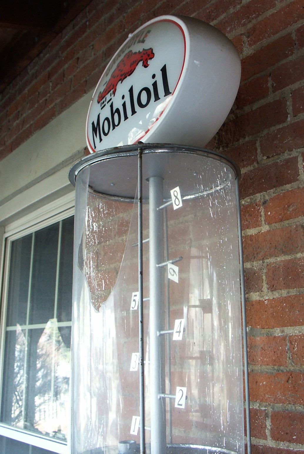Early 1930s/40s Gargoyle Mobiloil Gas Pump