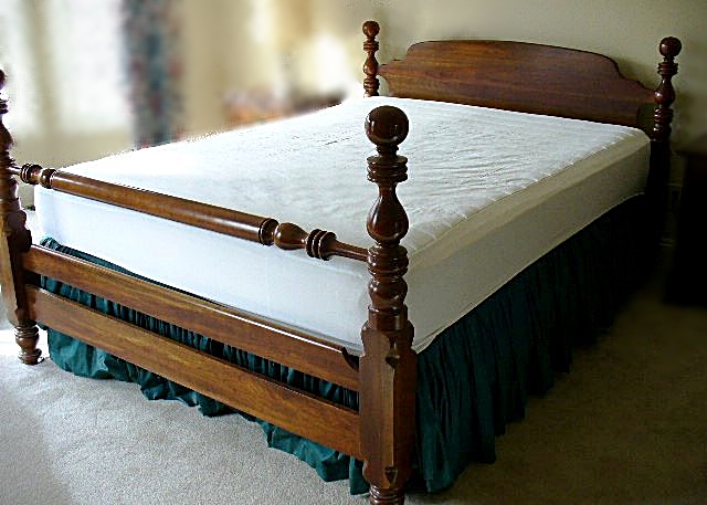 Cherry Finish Queen Four-Poster Bed with Headboard, Footboard and Rails