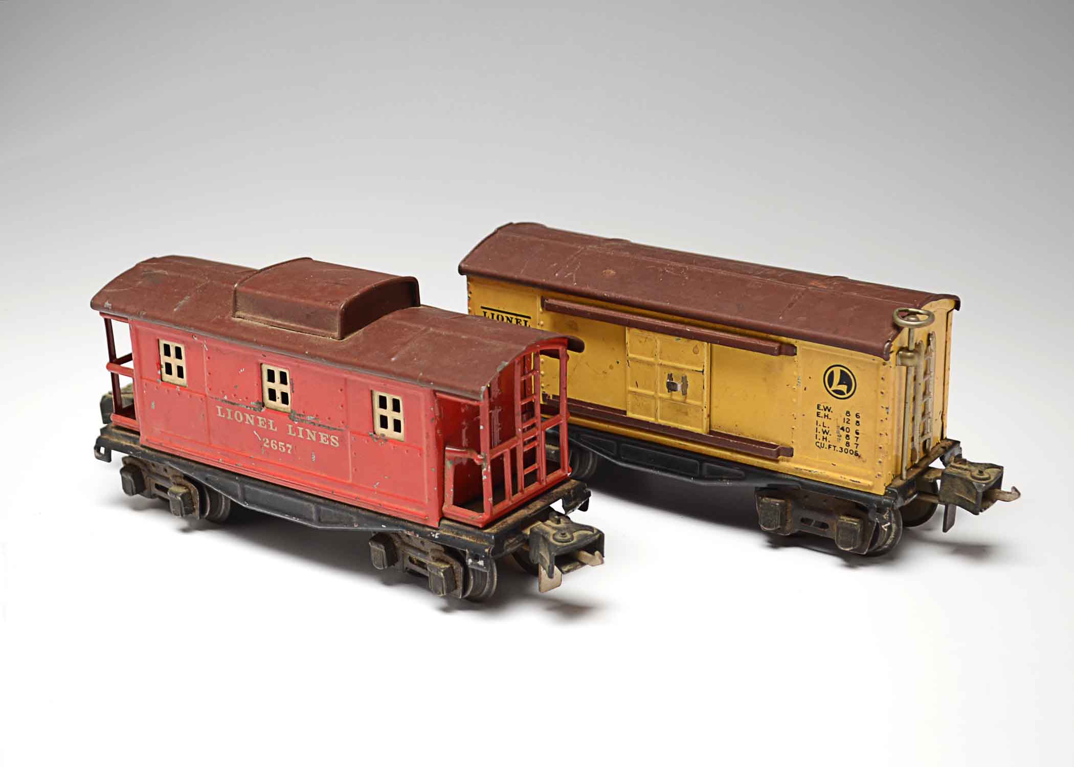 Vintage Pre-War Lionel Train Cars