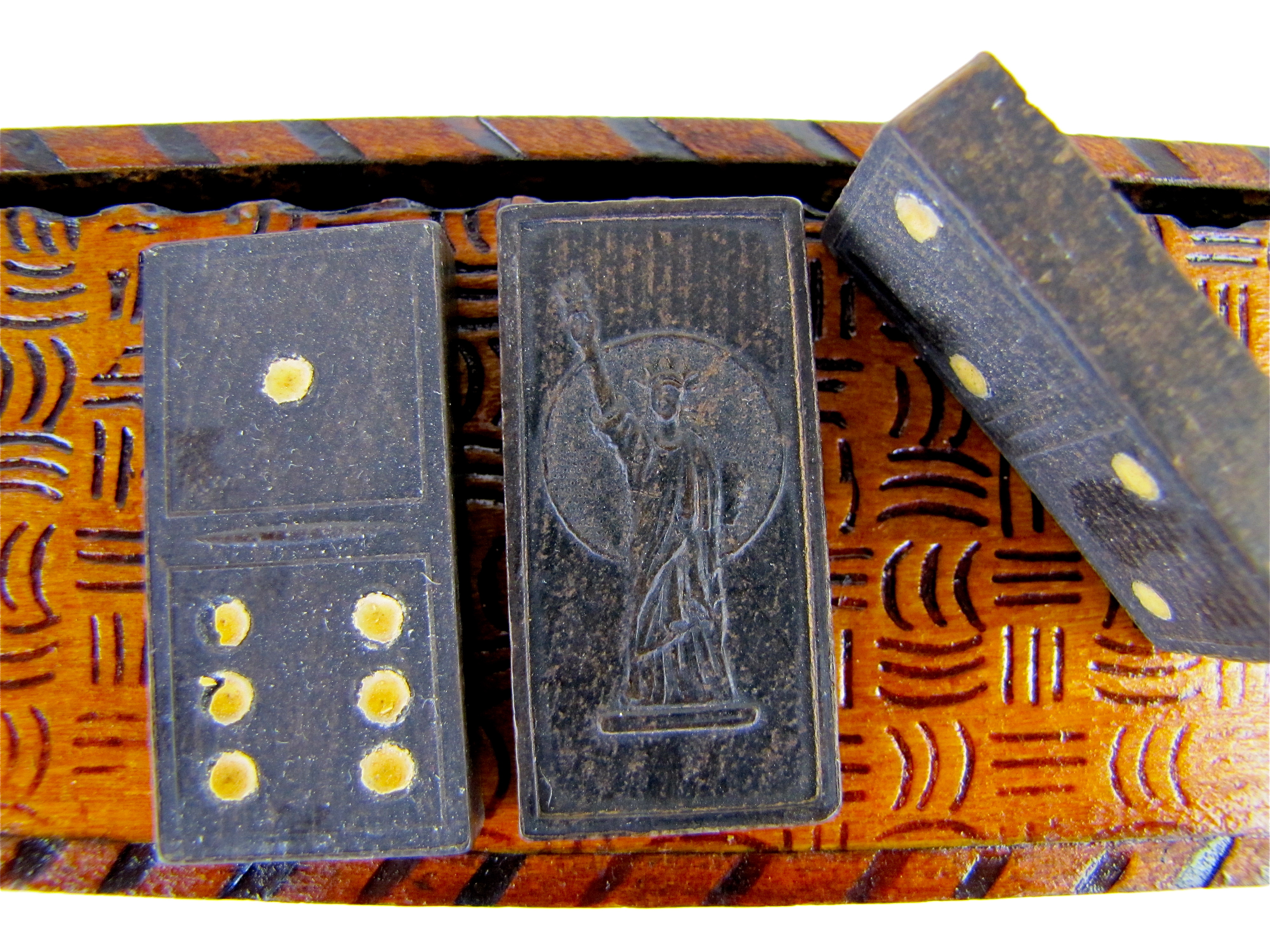 Art Deco Statue Of Liberty Wooden Dominoes Box Set